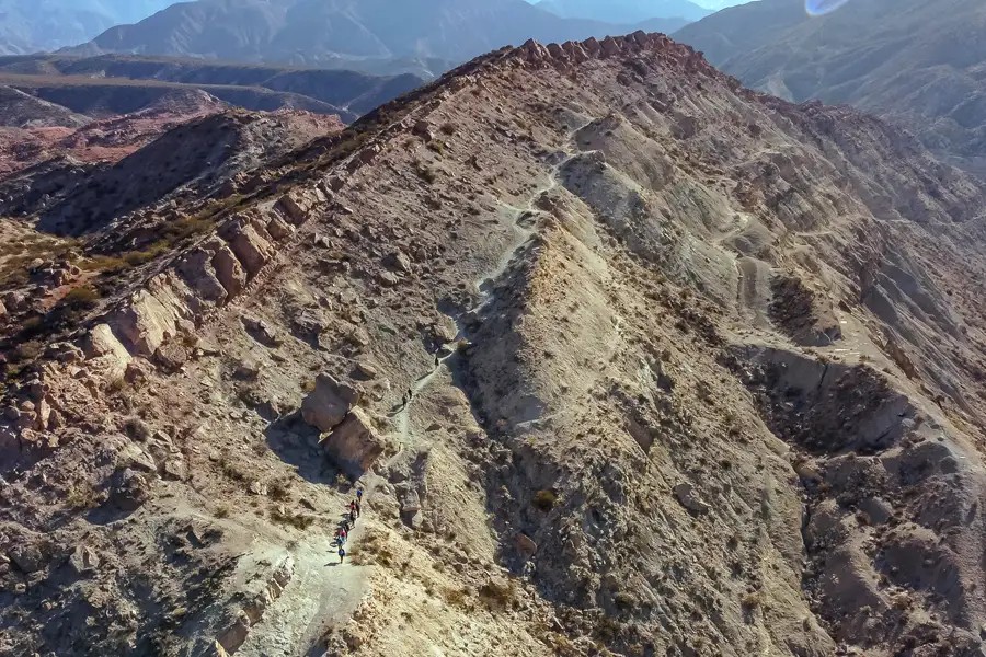 Trekking de montaña en los cerros de Potrerillos, Mendoza